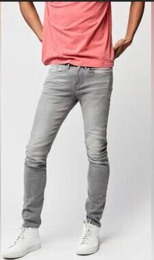 Frame Denim L'Homme Slim Fit Denim Jeans in Gray Size 33 Classic Straight Chic